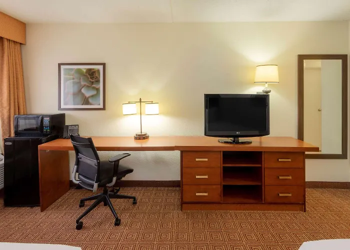 La Quinta By Wyndham Minneapolis Airport Hotel